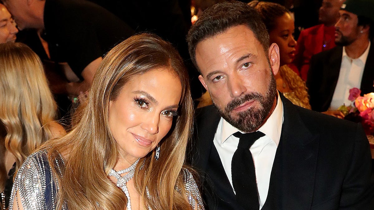 Jennifer Lopez posts breakup song amid Ben Affleck divorce rumors