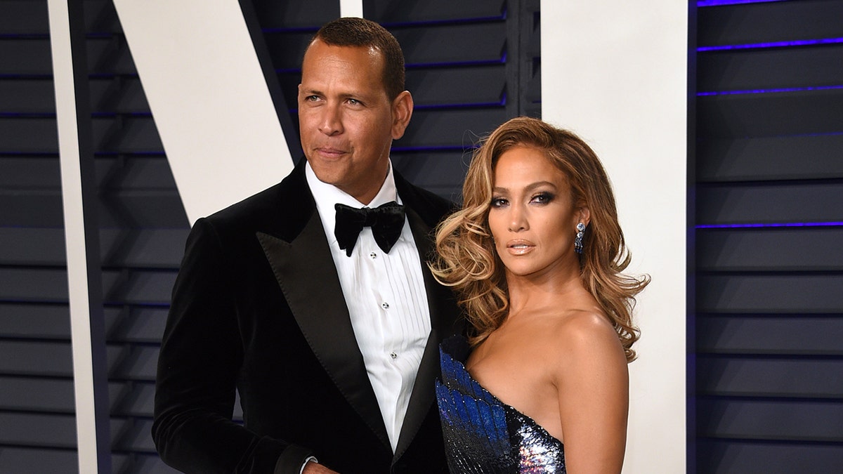 Jennifer Lopez posts breakup song amid Ben Affleck divorce rumors