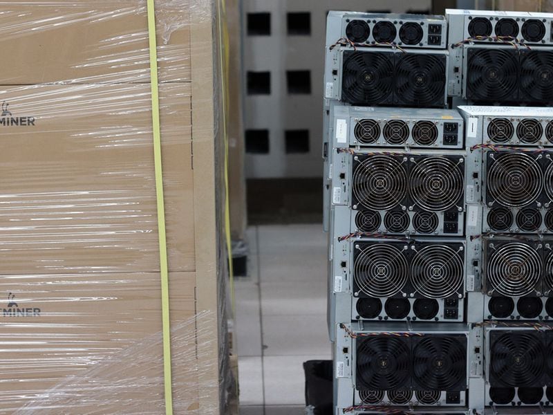 Bitcoin Miners Continue to Sell BTC Ahead of Halving, Blockchain Data Show