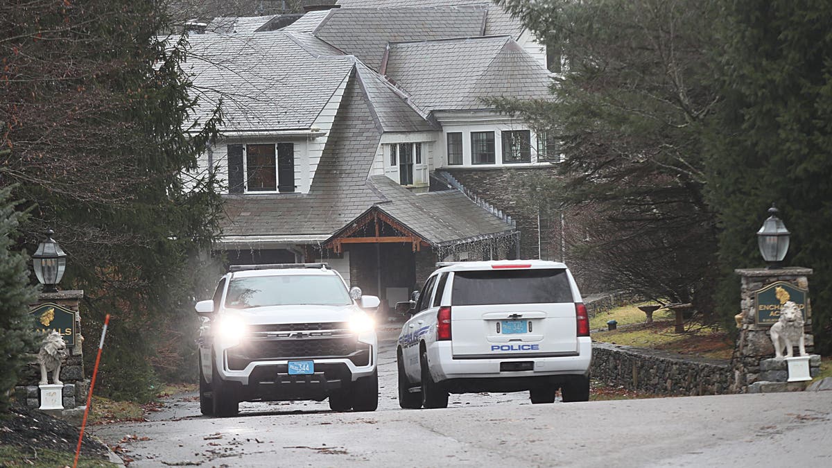 Massachusetts police clued in to wealthy family’s mansion murders with three sheets of paper and chilling note