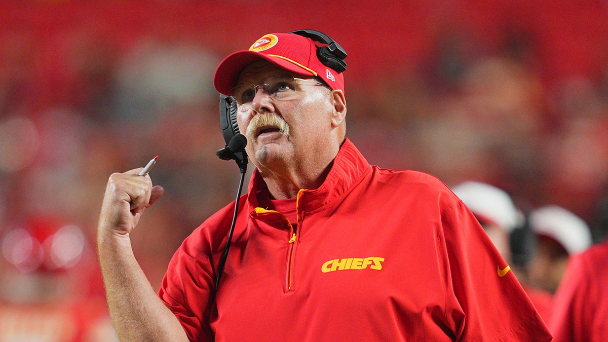Chiefs’ Andy Reid tempers expectations for new in-game coaches interviews