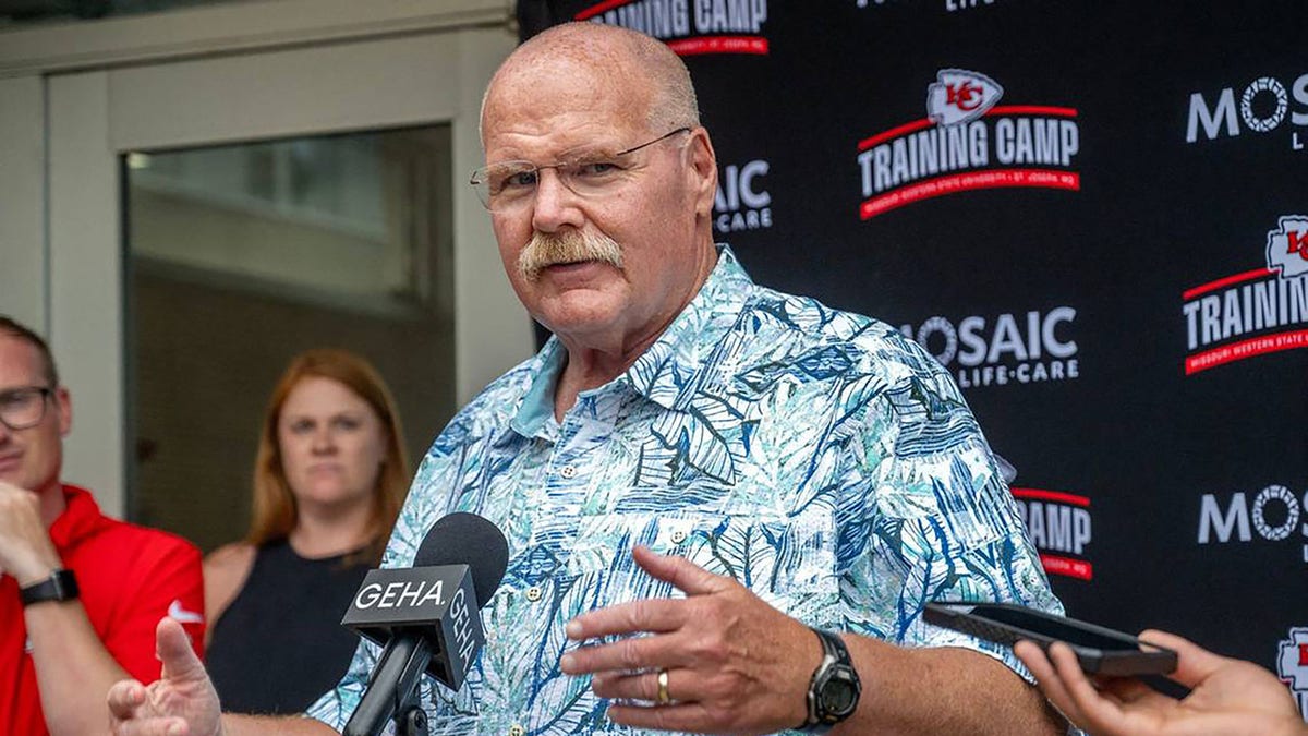 Chiefs’ Andy Reid tempers expectations for new in-game coaches interviews