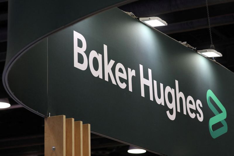 US drillers add oil and gas rigs for second week in a row, Baker Hughes says