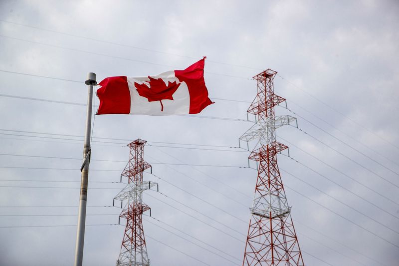 Ontario premier freezes plan to slap surcharge of electricity exports to US